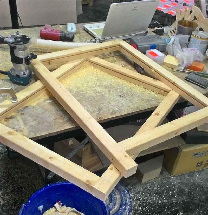 備料。修邊機和藍色垃圾桶都還在我們工房服役中